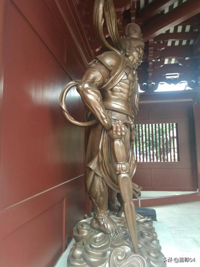 晚上听鬼故事睡觉好不好(每天晚上听鬼故事睡觉的人有什么特点)